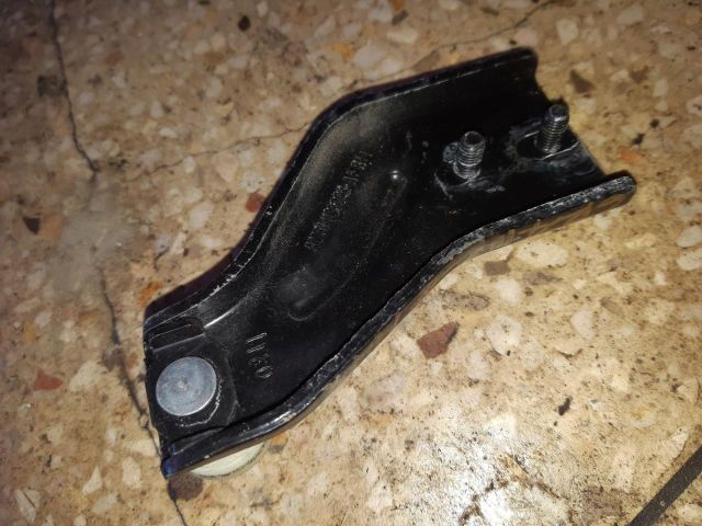 bontott FORD GRAND C-MAX Tolóajtó Sín Görgő