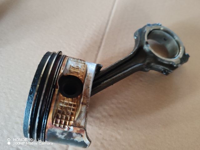 bontott FORD KA Dugattyú és Hajtókar