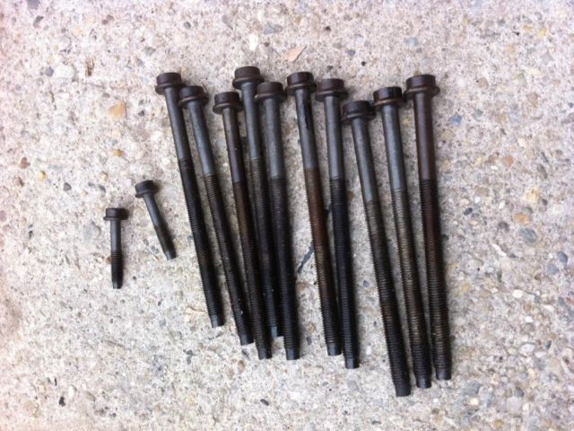 bontott FORD KA Hengerfej Csavar