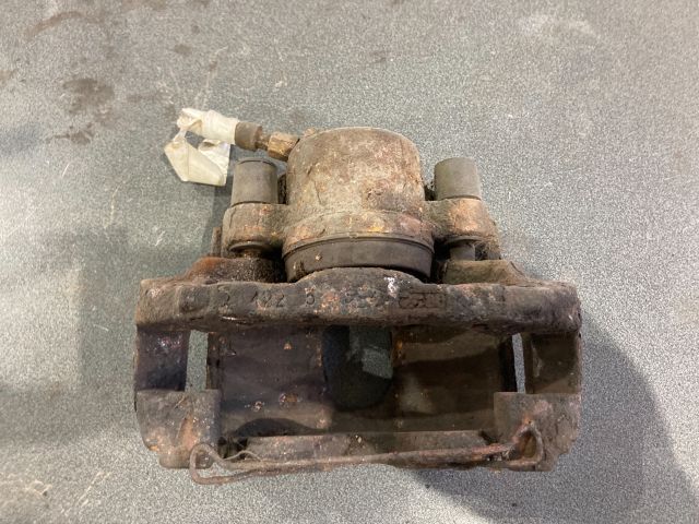 bontott FORD KA Jobb első Féknyereg Munkahengerrel