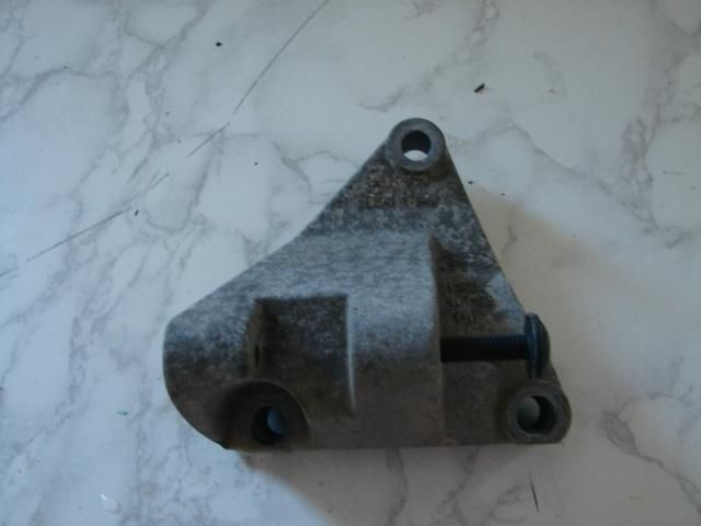 bontott FORD KA Motor Tartó Bak (Pozíciófüggetlen)