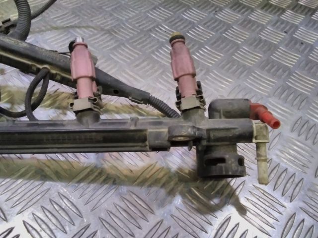 bontott FORD KA Porlasztó Sor / Híd