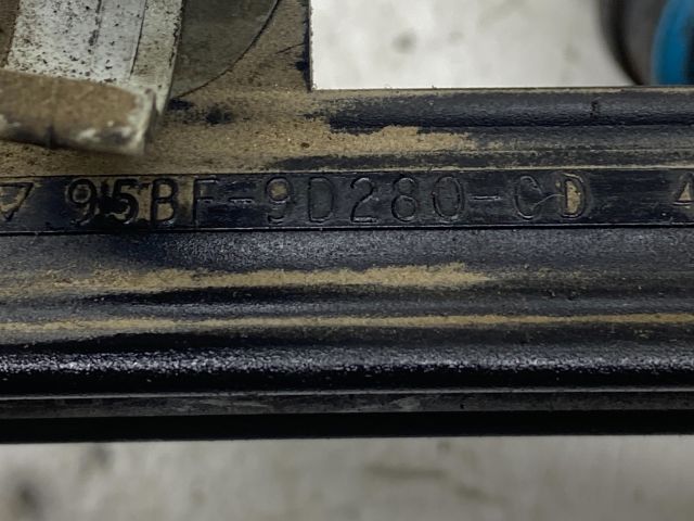 bontott FORD KA Porlasztó Sor / Híd