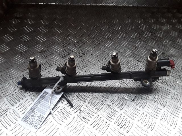 bontott FORD KA Porlasztó Sor / Híd