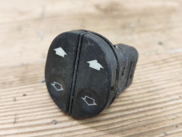 bontott FORD KA Ablakemelő Kapcsoló Négyes / Kettes