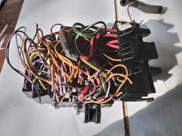 bontott FORD KA Biztosítéktábla Utastér