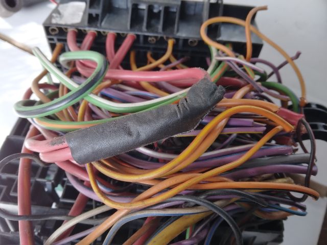 bontott FORD KA Biztosítéktábla Utastér