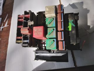 bontott FORD KA Biztosítéktábla Utastér