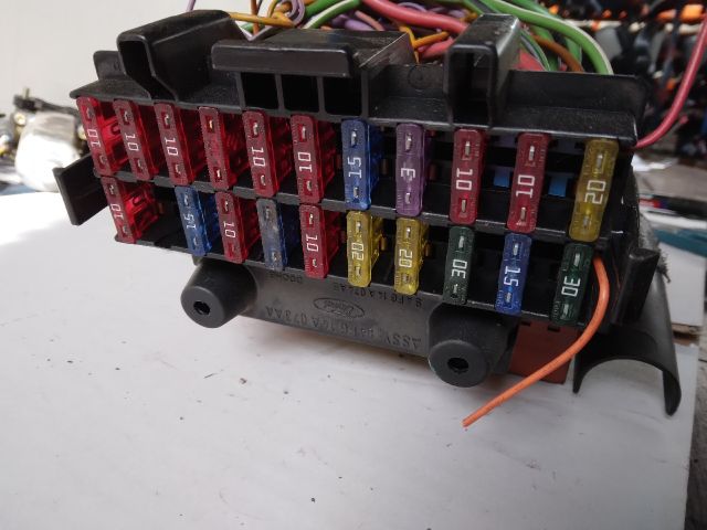 bontott FORD KA Biztosítéktábla Utastér