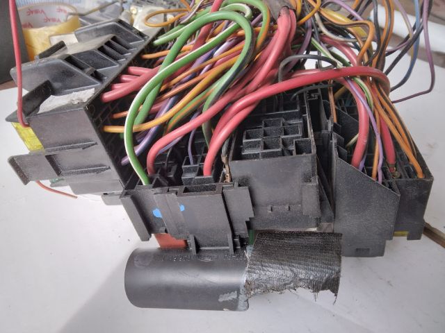 bontott FORD KA Biztosítéktábla Utastér