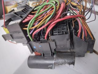 bontott FORD KA Biztosítéktábla Utastér