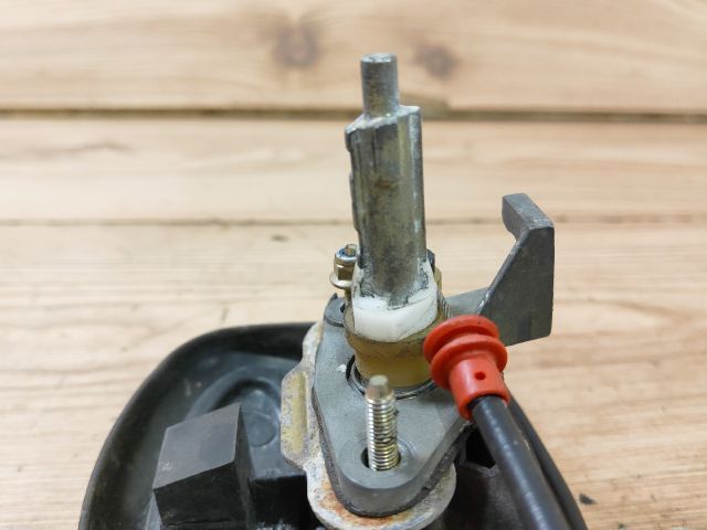 bontott FORD KA Csomagtér Nyitó Kar / Gomb