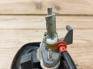 bontott FORD KA Csomagtér Nyitó Kar / Gomb