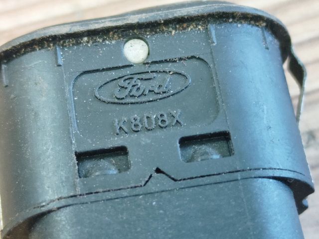 bontott FORD KA Csomagtér Nyitó Kar / Gomb