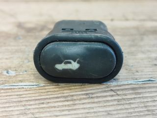 bontott FORD KA Csomagtér Nyitó Kar / Gomb