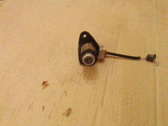 bontott FORD KA Csomagtérajtó Zárbetét