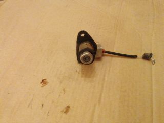 bontott FORD KA Csomagtérajtó Zárbetét