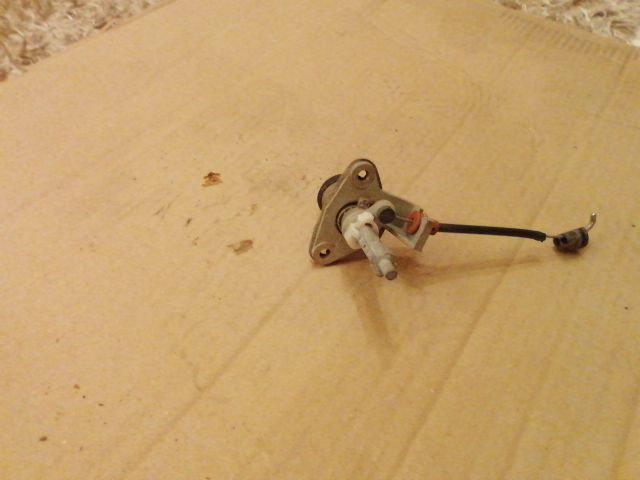 bontott FORD KA Csomagtérajtó Zárbetét