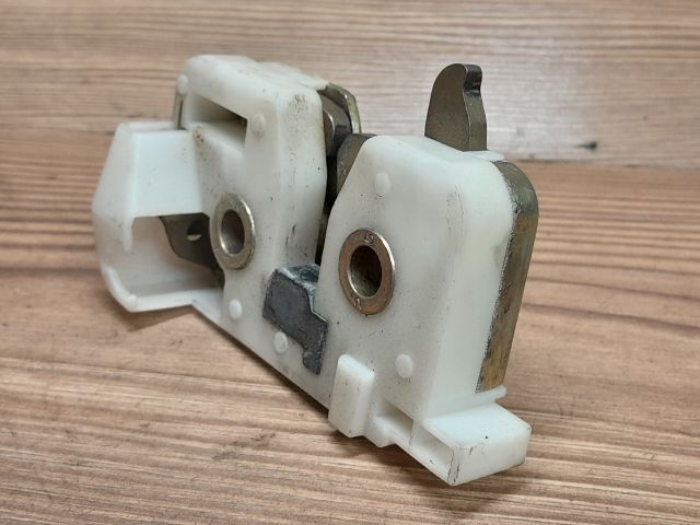 bontott FORD KA Csomagtérajtó Zárszerkezet