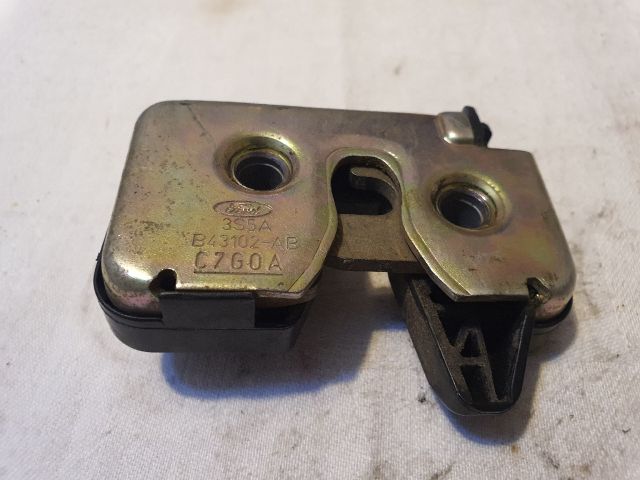 bontott FORD KA Csomagtérajtó Zárszerkezet