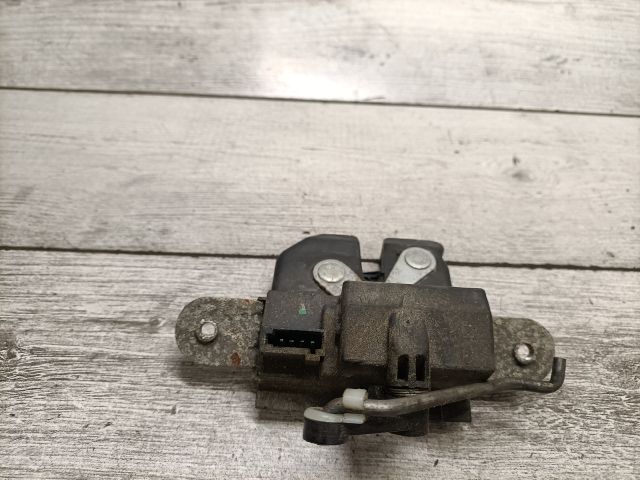 bontott FORD KA Csomagtérajtó Zárszerkezet