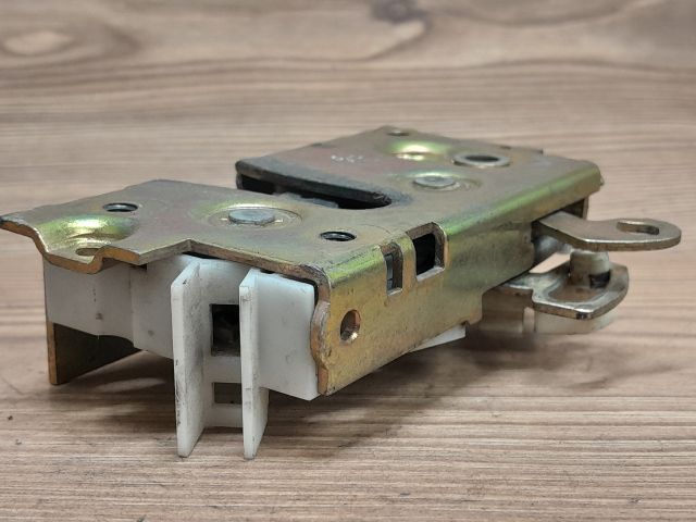 bontott FORD KA Csomagtérajtó Zárszerkezet