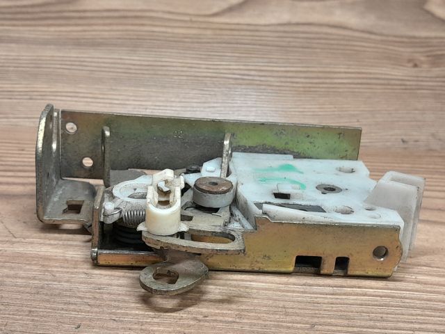 bontott FORD KA Csomagtérajtó Zárszerkezet