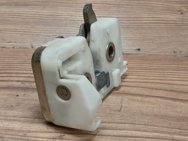 bontott FORD KA Csomagtérajtó Zárszerkezet