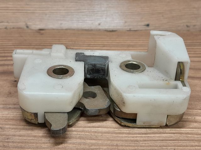 bontott FORD KA Csomagtérajtó Zárszerkezet