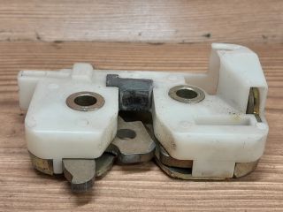 bontott FORD KA Csomagtérajtó Zárszerkezet