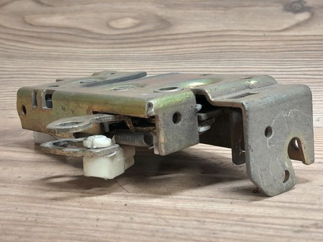 bontott FORD KA Csomagtérajtó Zárszerkezet