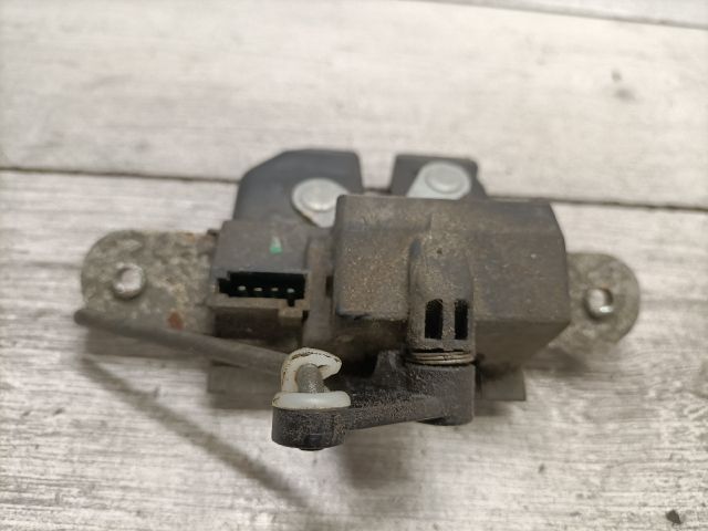 bontott FORD KA Csomagtérajtó Zárszerkezet