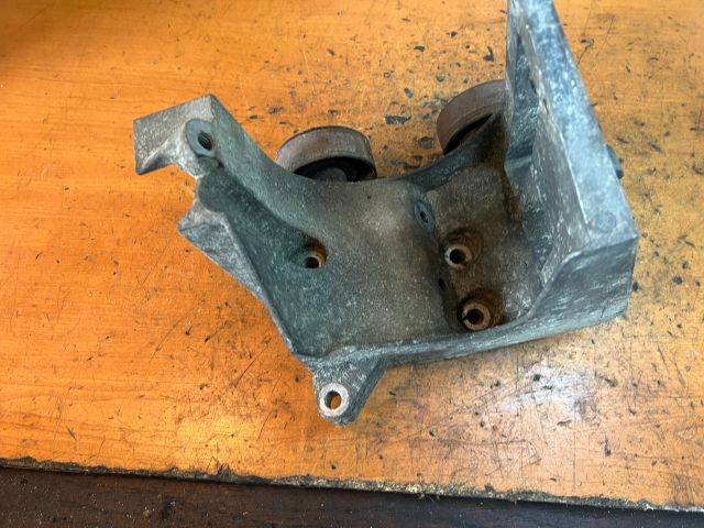 bontott FORD KA Szíjfeszítő Görgő