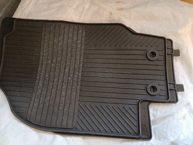 bontott FORD KA Szőnyeg Szett