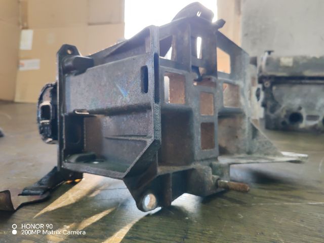 bontott FORD KA Tartó Bak