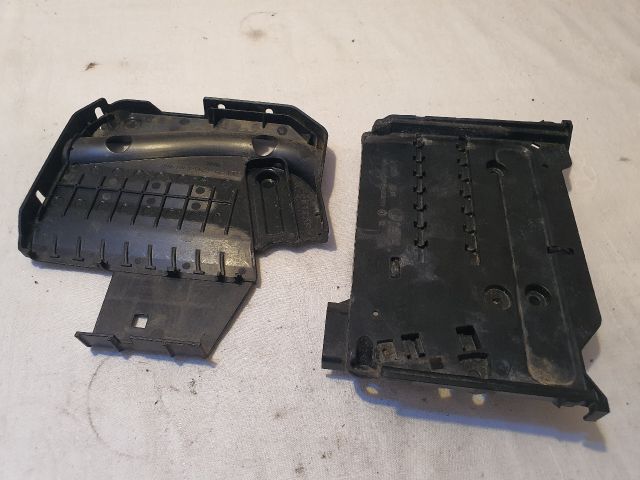 bontott FORD KUGA Biztosítéktábla Motortér