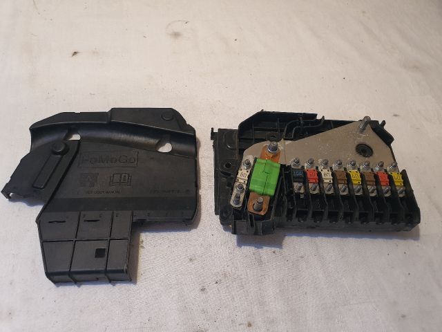 bontott FORD KUGA Biztosítéktábla Motortér