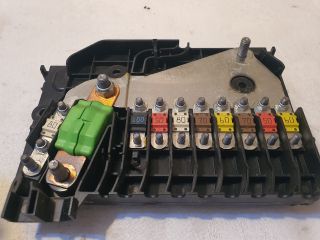 bontott FORD KUGA Biztosítéktábla Motortér