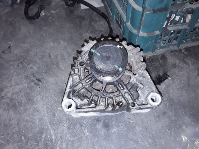 bontott FORD KUGA Generátor