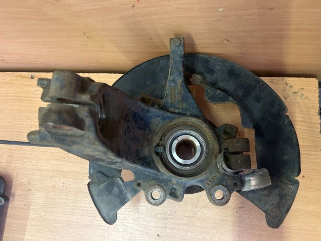 bontott FORD KUGA Jobb első Csonkállvány Kerékaggyal