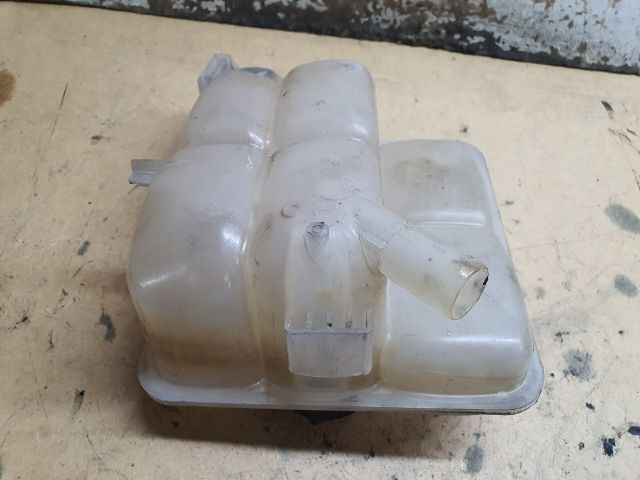 bontott FORD KUGA Kiegyenlítő Tartály