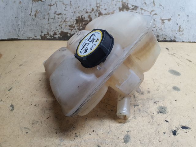 bontott FORD KUGA Kiegyenlítő Tartály