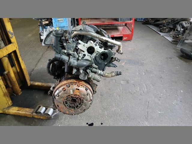 bontott FORD KUGA Motor (Fűzött blokk hengerfejjel)