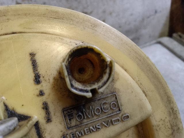 bontott FORD KUGA Üzemanyag Szivattyú