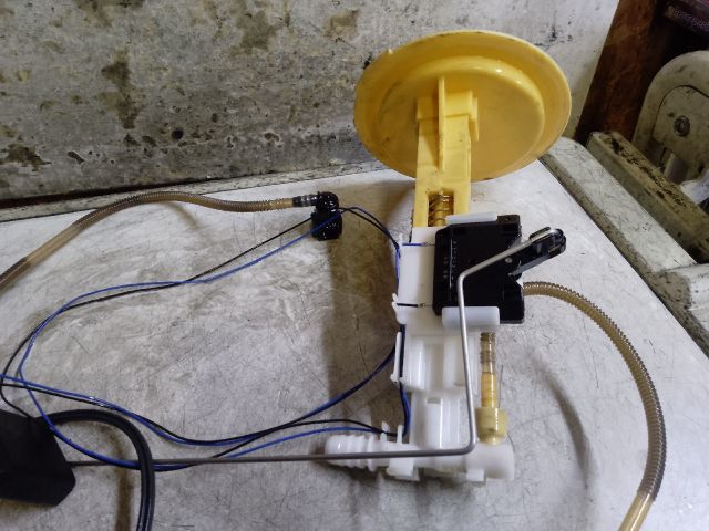 bontott FORD KUGA Üzemanyagszint Jeladó