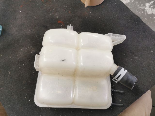 bontott FORD KUGA Kiegyenlítő Tartály