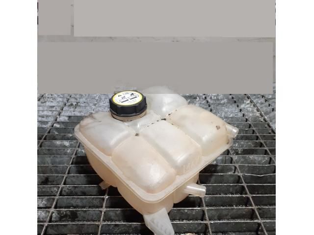 bontott FORD KUGA Kiegyenlítő Tartály