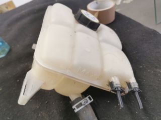 bontott FORD KUGA Kiegyenlítő Tartály