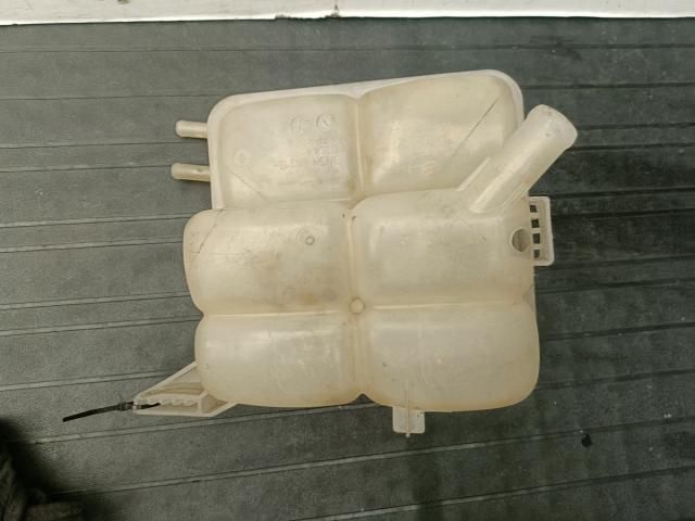 bontott FORD KUGA Kiegyenlítő Tartály