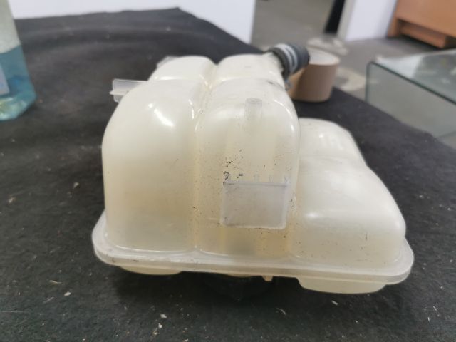 bontott FORD KUGA Kiegyenlítő Tartály